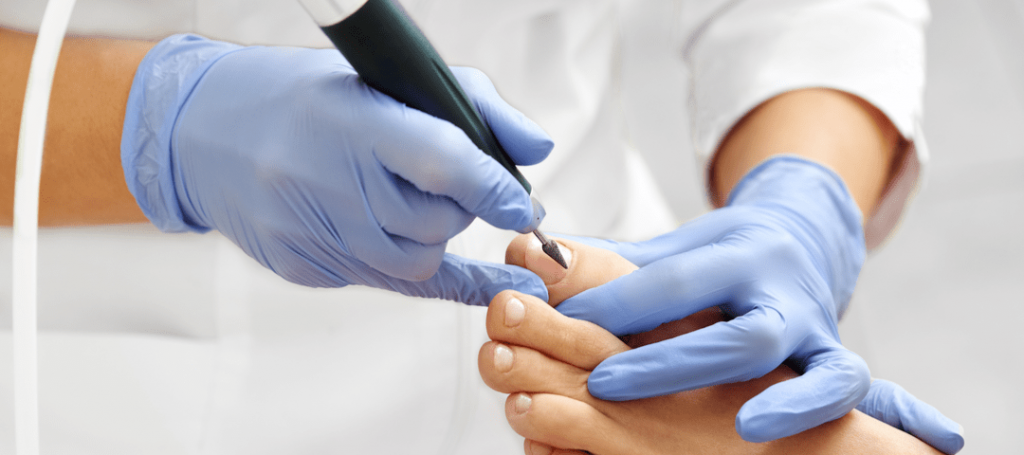 La importancia del cuidado preventivo de los pies: Más allá de la estética